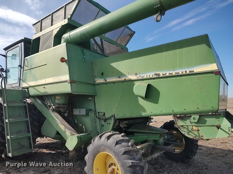 image for item DO3764 1987 John Deere 8820 Titan II  combine