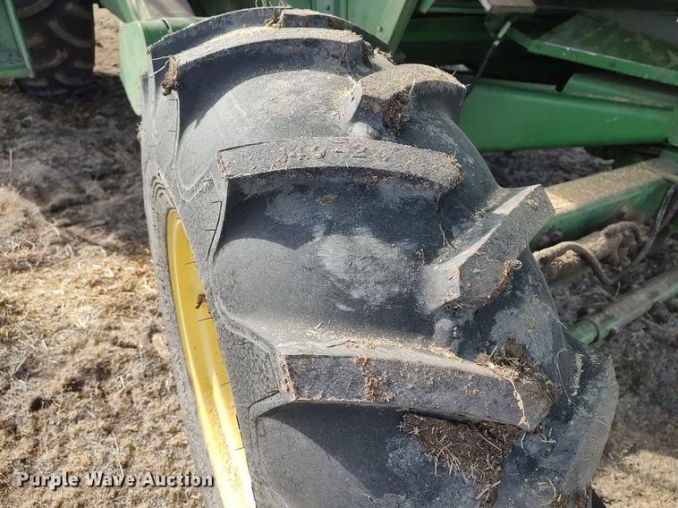 image for item DO3764 1987 John Deere 8820 Titan II  combine