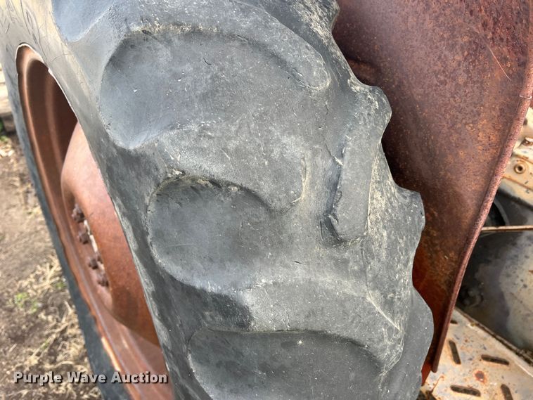 image for item DP0039 1983 Massey Ferguson 240  tractor