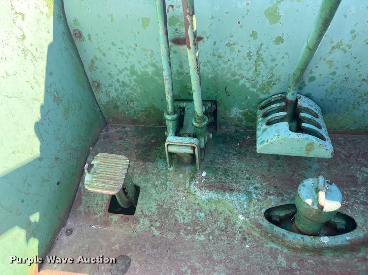 image for item DQ4085 1953 John Deere R  tractor