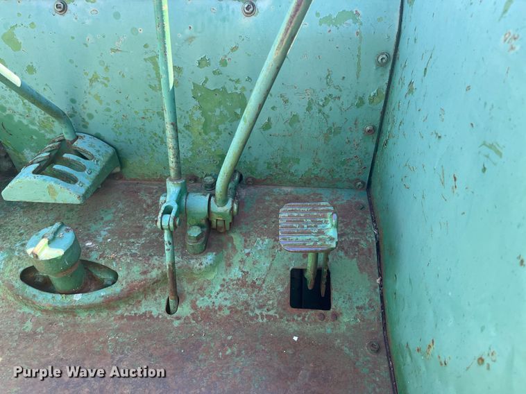 image for item DQ4085 1953 John Deere R  tractor