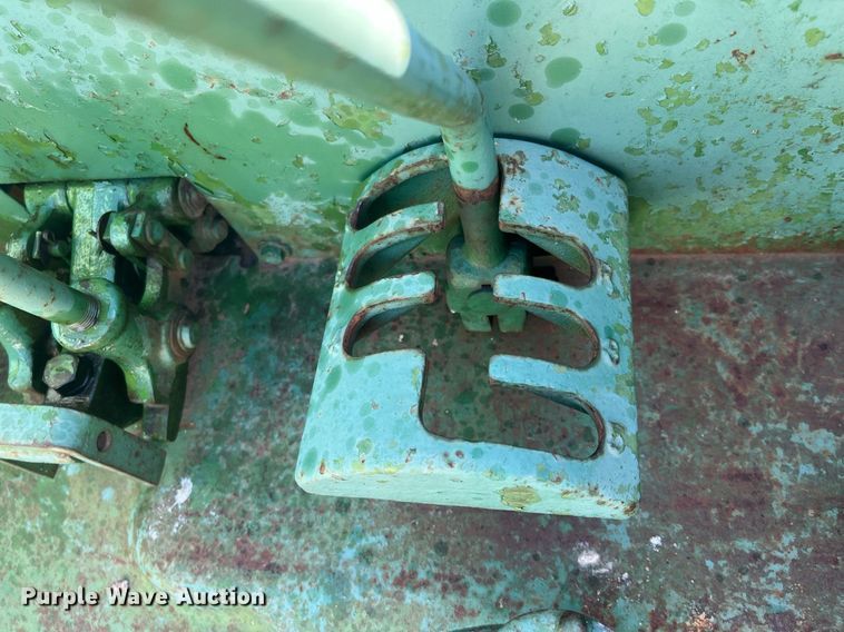 image for item DQ4085 1953 John Deere R  tractor