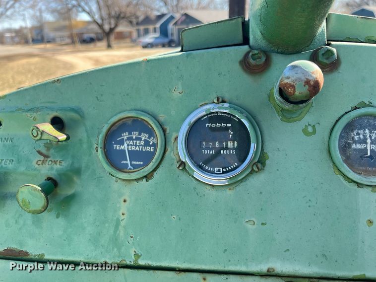 image for item DQ4085 1953 John Deere R  tractor