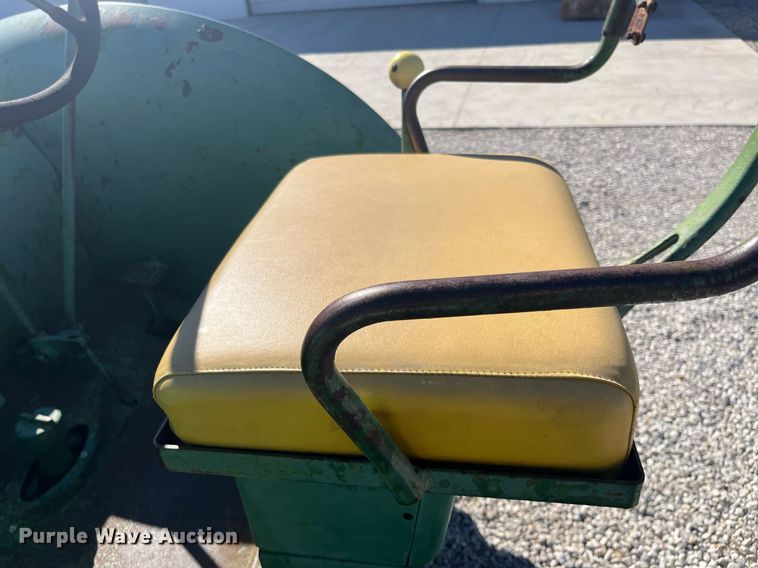 image for item DQ4085 1953 John Deere R  tractor