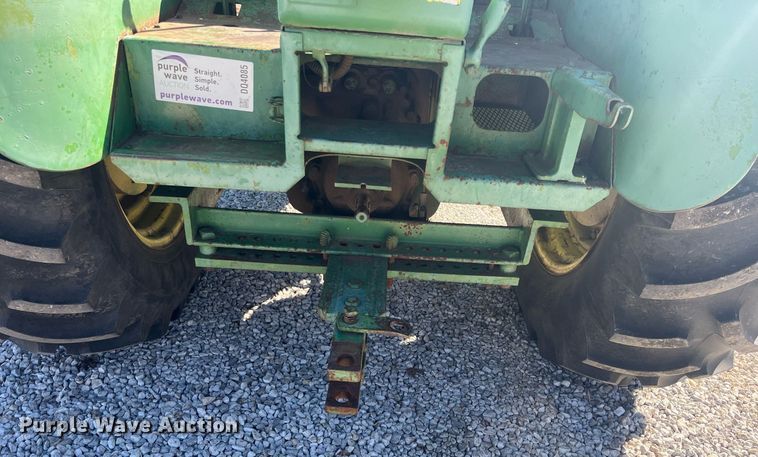 image for item DQ4085 1953 John Deere R  tractor