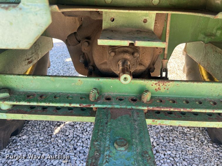 image for item DQ4085 1953 John Deere R  tractor