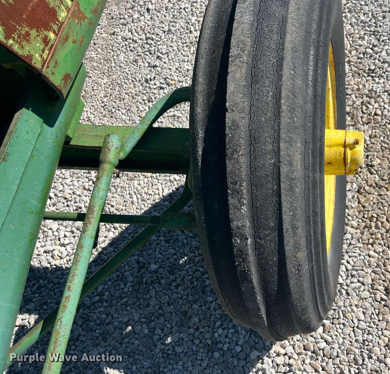 image for item DQ4085 1953 John Deere R  tractor