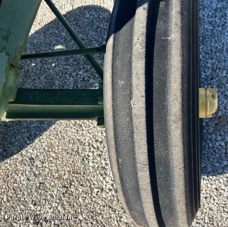 image for item DQ4085 1953 John Deere R  tractor