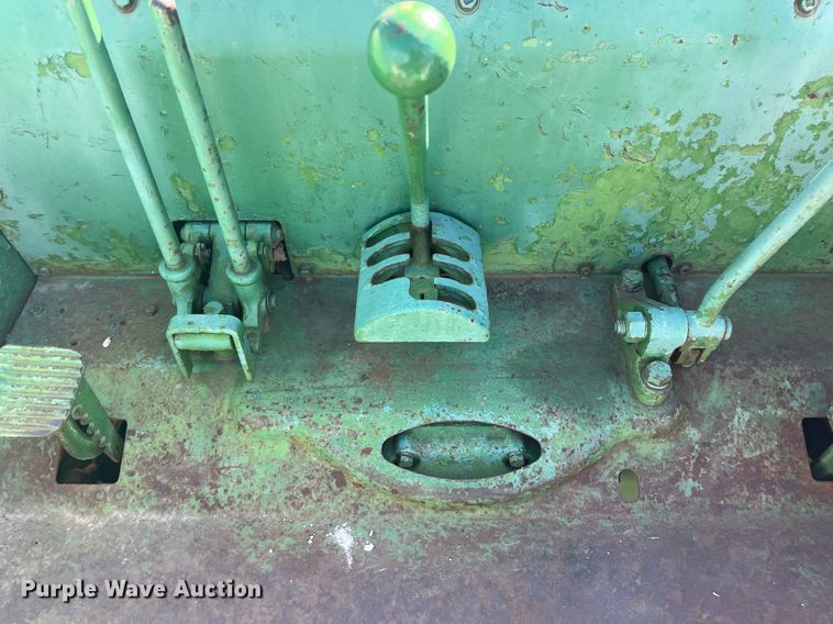 image for item DQ4086 1952 John Deere R  tractor