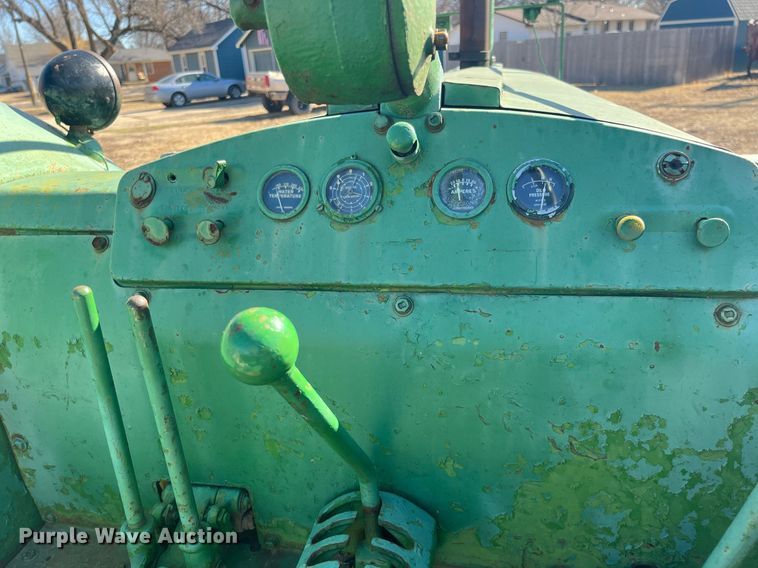 image for item DQ4086 1952 John Deere R  tractor