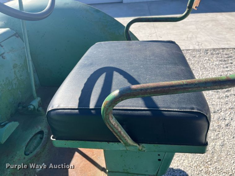 image for item DQ4086 1952 John Deere R  tractor