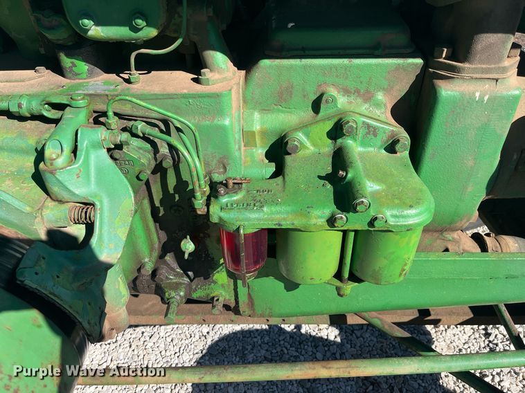 image for item DQ4086 1952 John Deere R  tractor