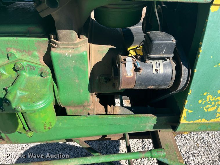 image for item DQ4086 1952 John Deere R  tractor