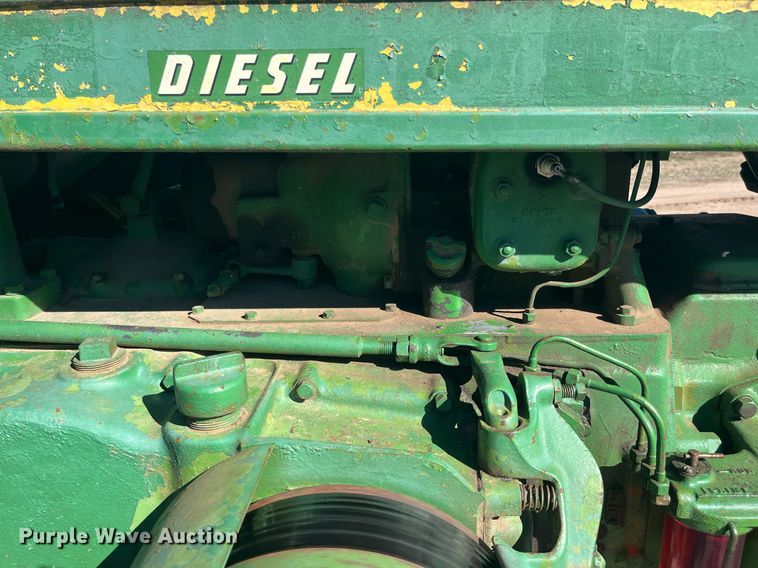 image for item DQ4086 1952 John Deere R  tractor