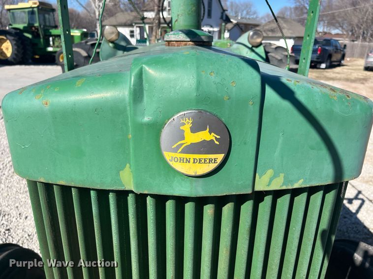 image for item DQ4086 1952 John Deere R  tractor