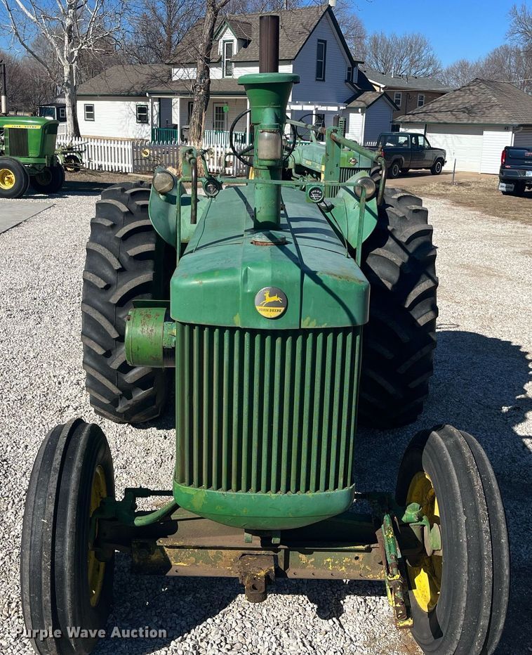 image for item DQ4086 1952 John Deere R  tractor