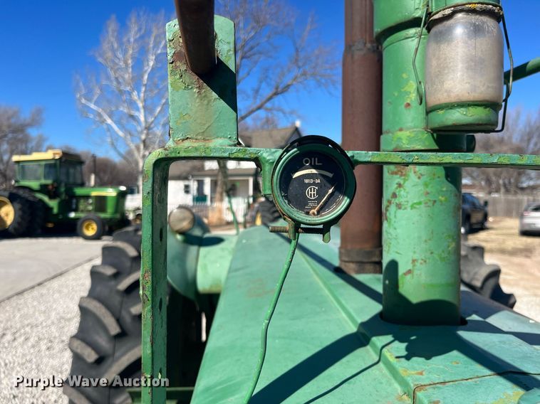 image for item DQ4086 1952 John Deere R  tractor