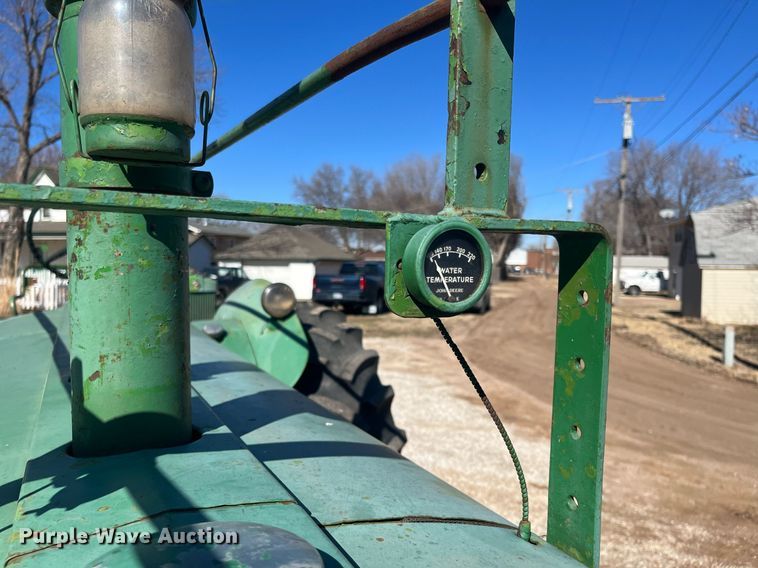 image for item DQ4086 1952 John Deere R  tractor