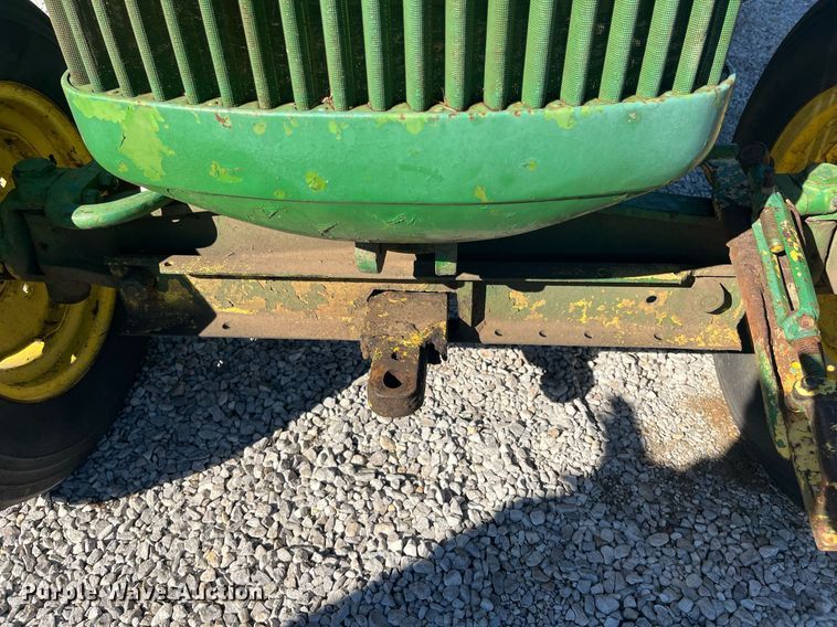 image for item DQ4086 1952 John Deere R  tractor