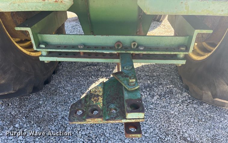 image for item DQ4086 1952 John Deere R  tractor