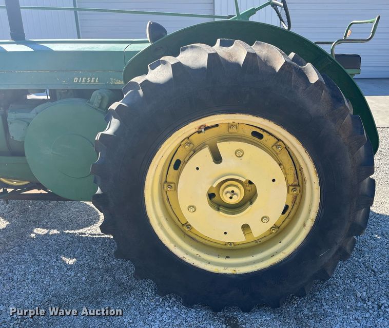 image for item DQ4086 1952 John Deere R  tractor