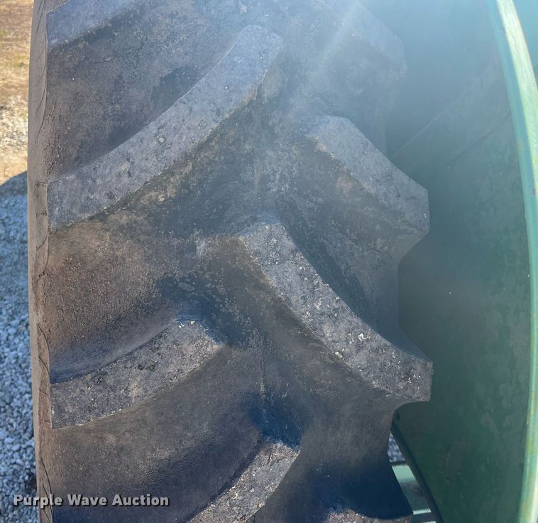 image for item DQ4086 1952 John Deere R  tractor