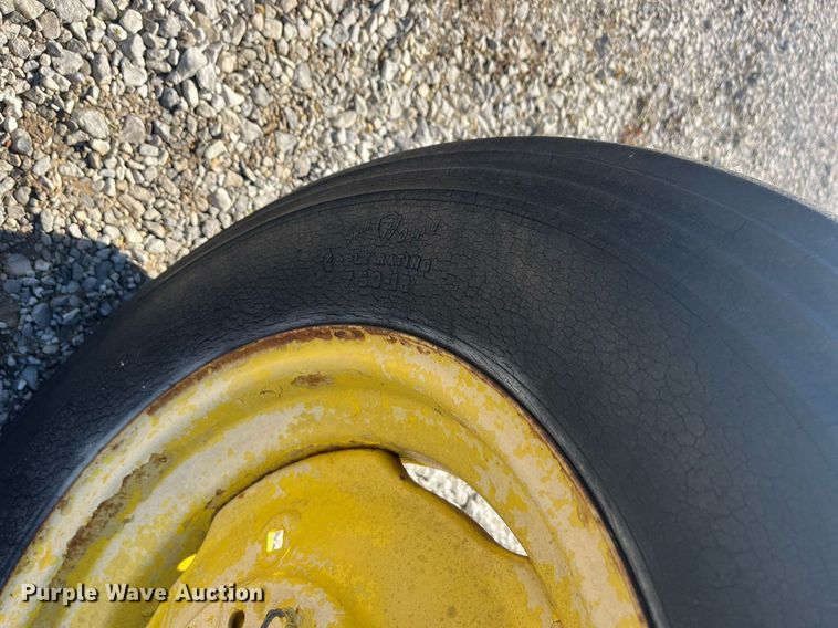 image for item DQ4086 1952 John Deere R  tractor