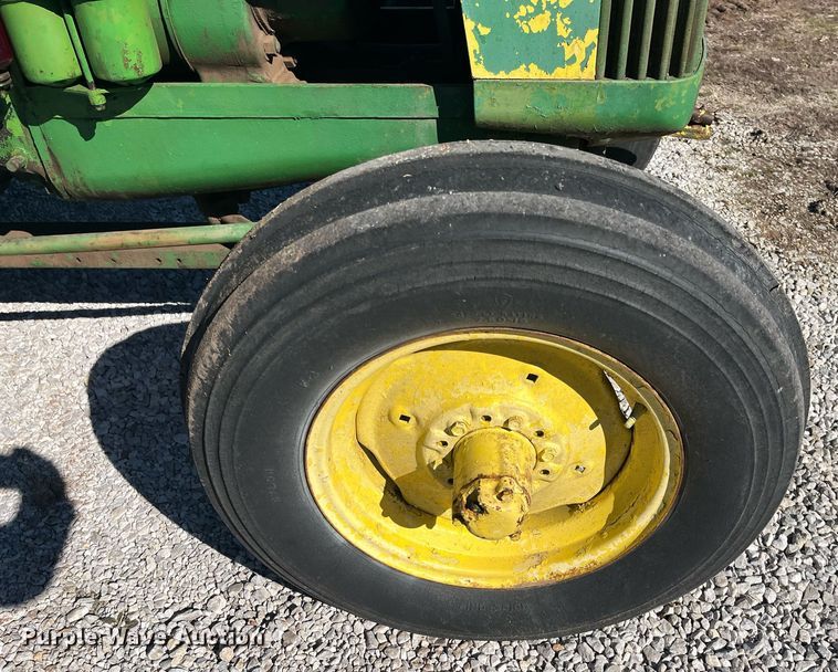 image for item DQ4086 1952 John Deere R  tractor