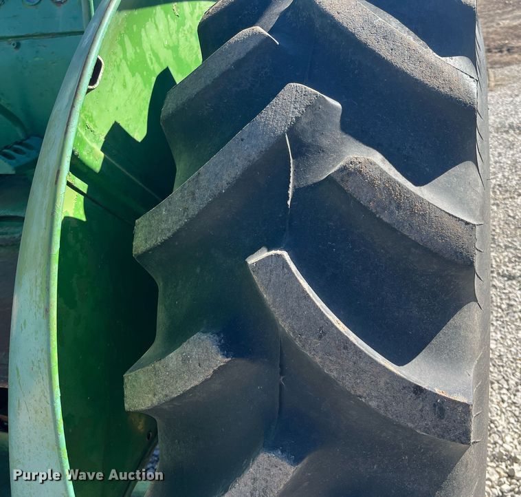 image for item DQ4086 1952 John Deere R  tractor