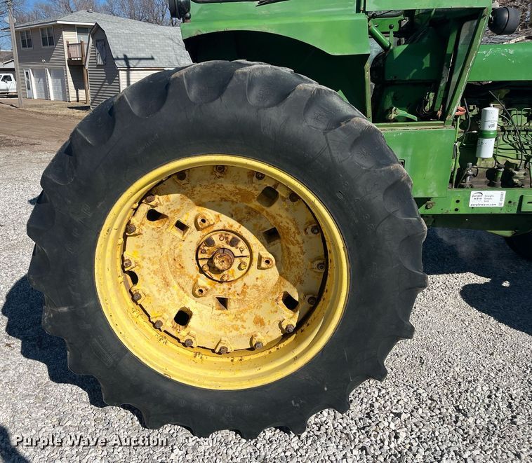 image for item DQ4087 1970 John Deere 5020  tractor