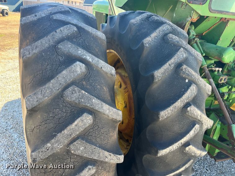 image for item DQ4087 1970 John Deere 5020  tractor