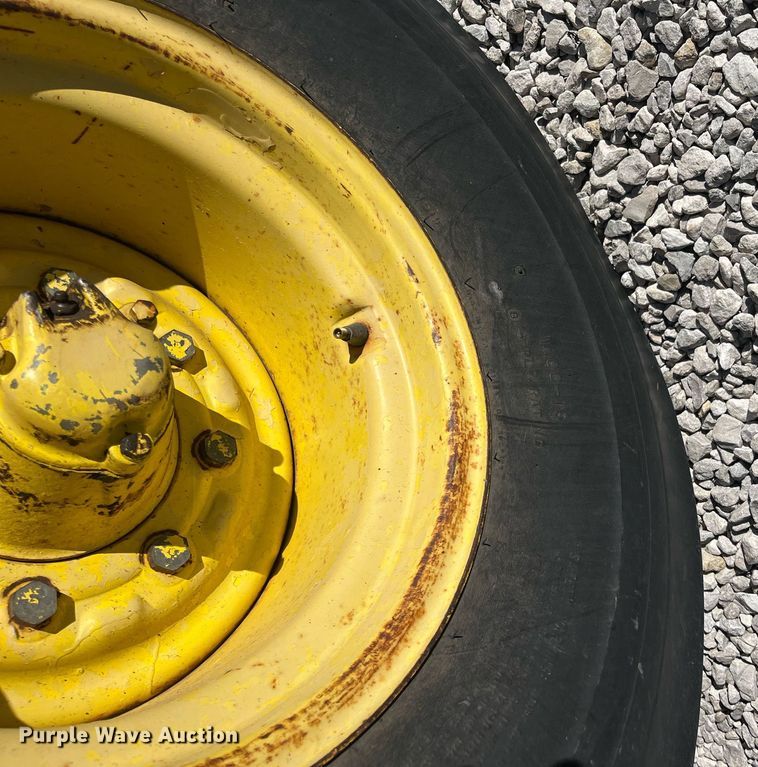 image for item DQ4087 1970 John Deere 5020  tractor