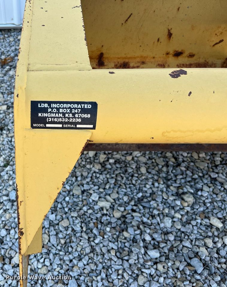 image for item DQ4088 Brown  box blade