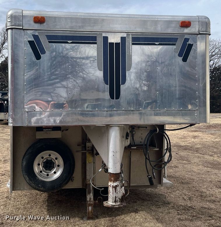 image for item DQ4089 1998 Cherokee Industries  livestock trailer