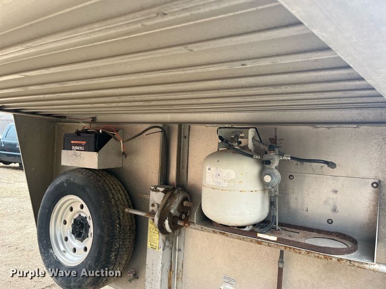 image for item DQ4089 1998 Cherokee Industries  livestock trailer