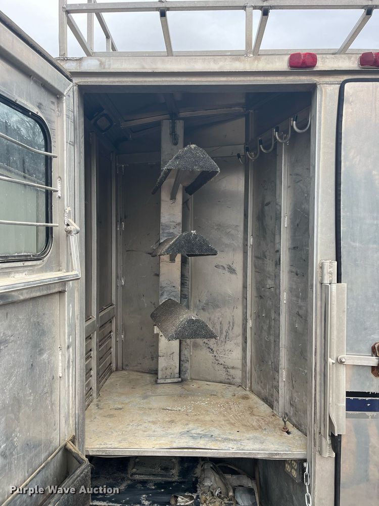 image for item DQ4089 1998 Cherokee Industries  livestock trailer