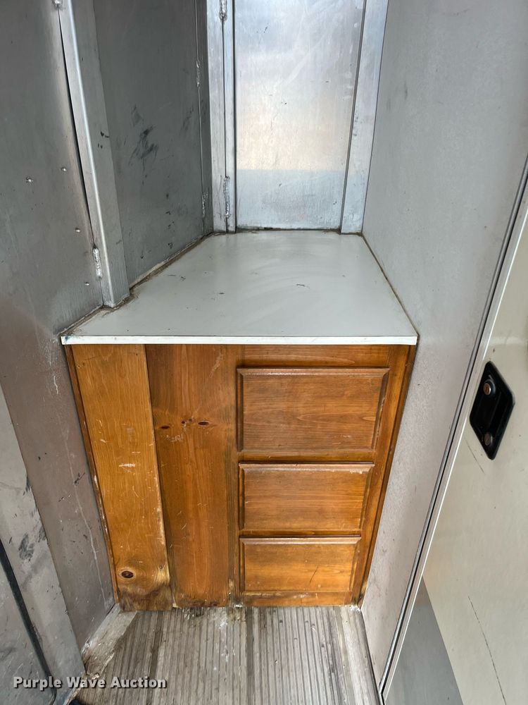 image for item DQ4089 1998 Cherokee Industries  livestock trailer