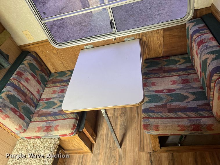 image for item DQ4089 1998 Cherokee Industries  livestock trailer