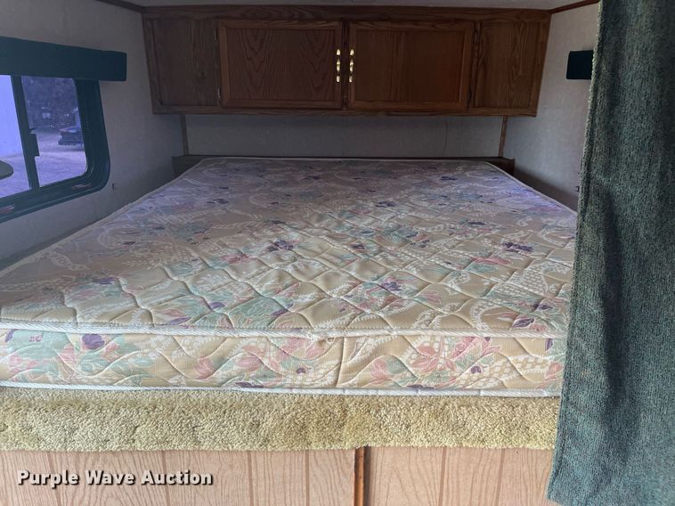 image for item DQ4089 1998 Cherokee Industries  livestock trailer