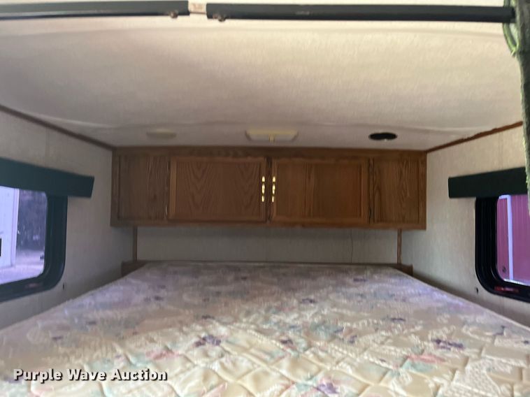 image for item DQ4089 1998 Cherokee Industries  livestock trailer