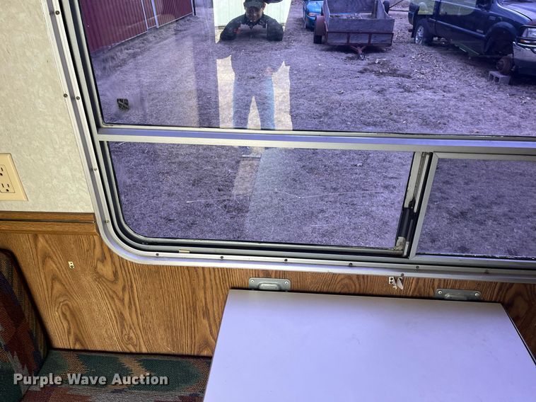 image for item DQ4089 1998 Cherokee Industries  livestock trailer