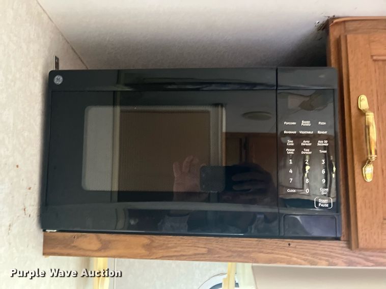 image for item DQ4089 1998 Cherokee Industries  livestock trailer