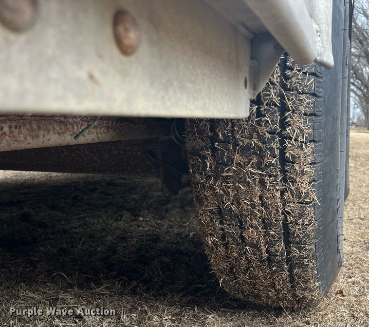 image for item DQ4089 1998 Cherokee Industries  livestock trailer