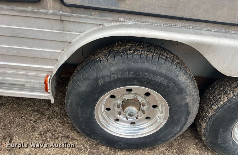 image for item DQ4089 1998 Cherokee Industries  livestock trailer