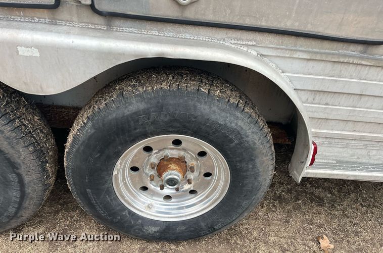 image for item DQ4089 1998 Cherokee Industries  livestock trailer