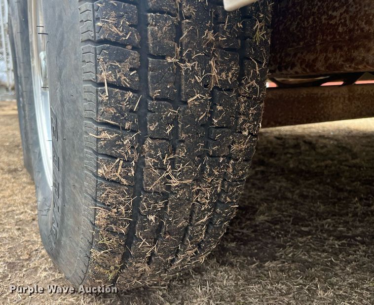 image for item DQ4089 1998 Cherokee Industries  livestock trailer