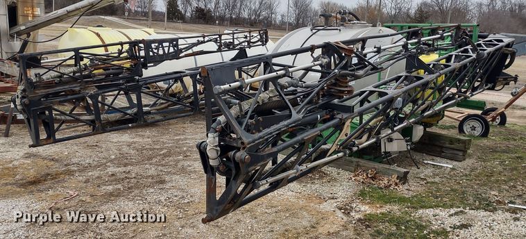 image for item DR8175 John Deere  sprayer boom attachment