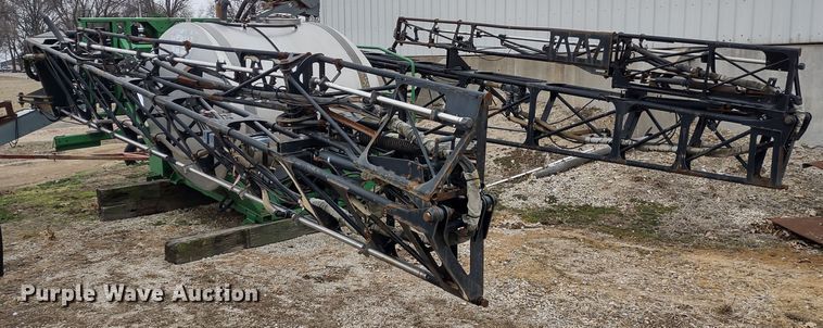 image for item DR8175 John Deere  sprayer boom attachment