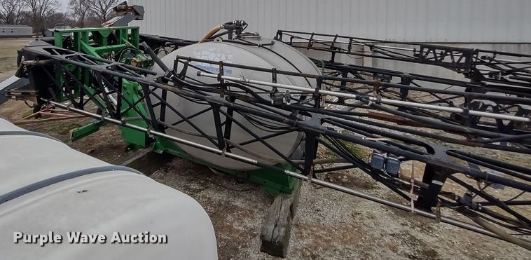 image for item DR8175 John Deere  sprayer boom attachment