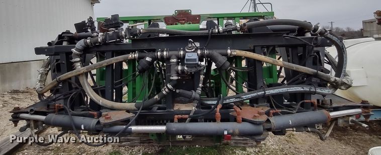image for item DR8175 John Deere  sprayer boom attachment